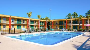 Piscina externa sazonal