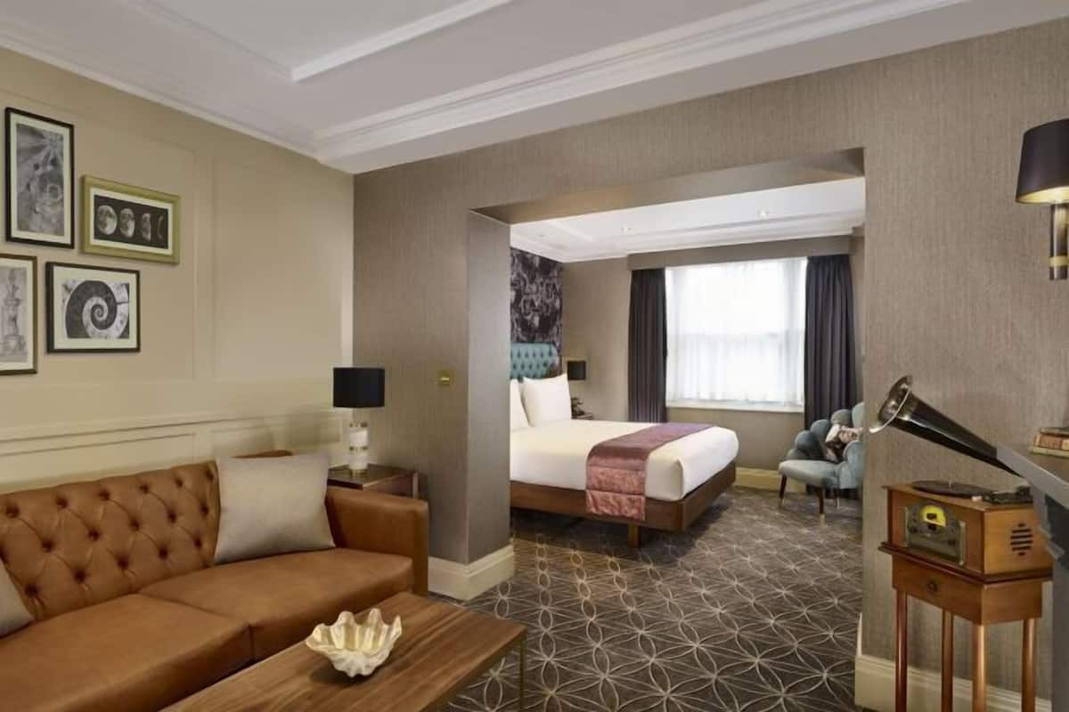 Hypo-allergenic bedding, memory foam beds, minibar, in-room safe