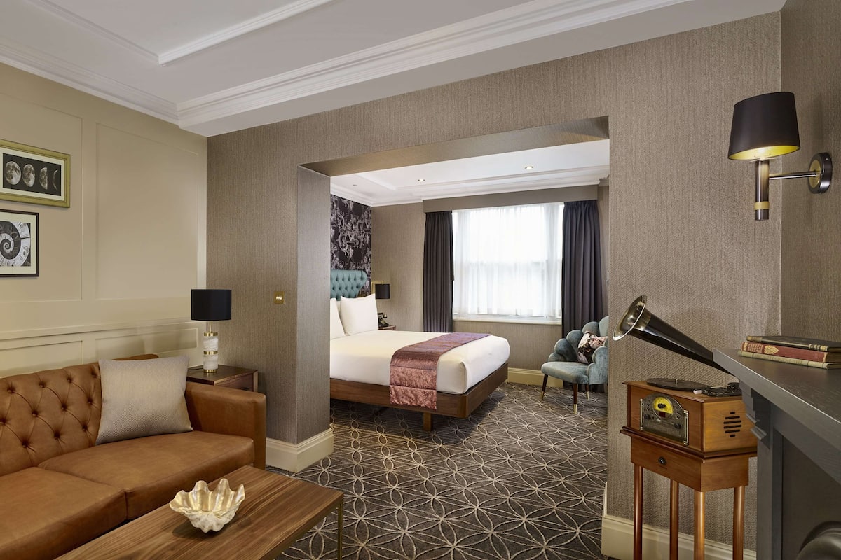King One Bedroom Suite | Hypo-allergenic bedding, memory foam beds, minibar, in-room safe