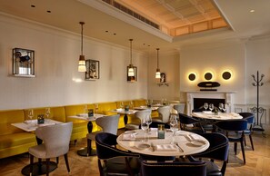 Sarapan Ala Inggris setiap hari (GBP 20.00 per orang)