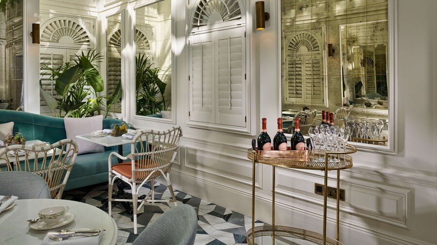 100 Queen's Gate Hotel London Kensington, Curio Collection by Hilton