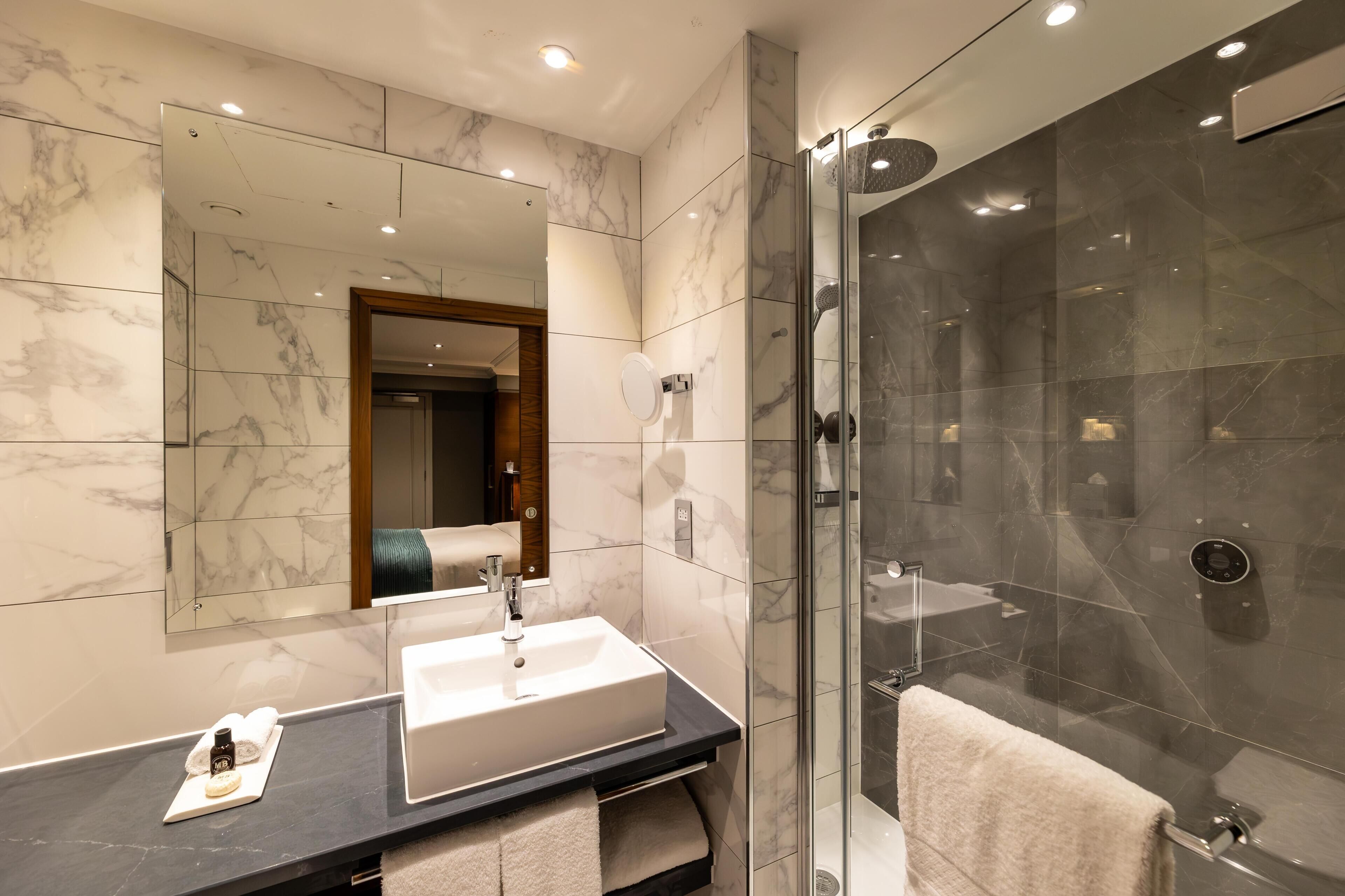 Photo - 100 Queen's Gate Hotel London Kensington, Curio Collection by Hilton
