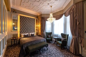 The Queen's Gate Suite | Literie hypoallergénique, matelas mémoire de forme, minibar