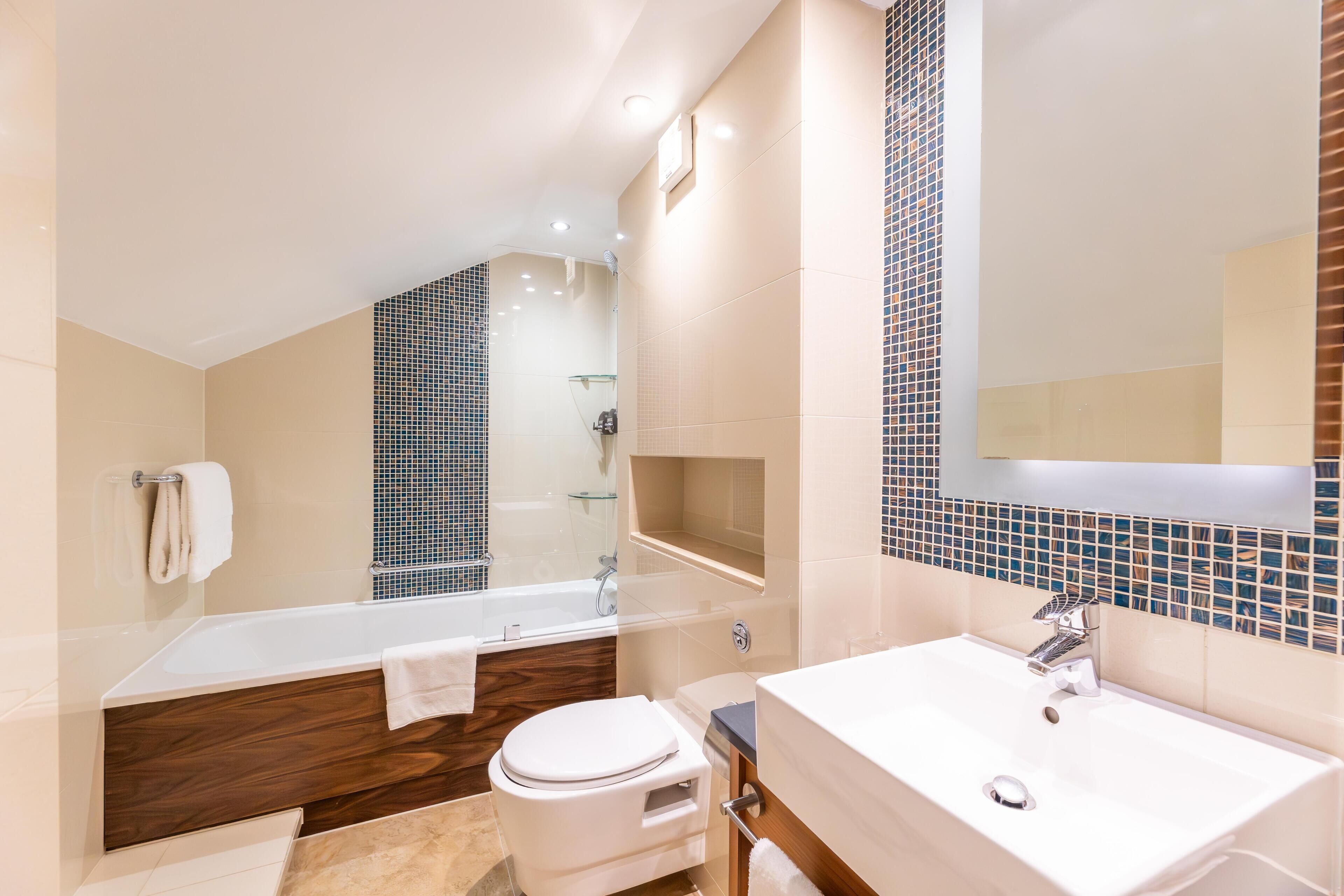Photo - 100 Queen's Gate Hotel London Kensington, Curio Collection by Hilton