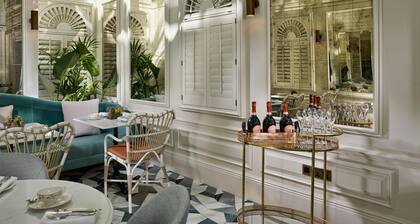 100 Queen's Gate Hotel London Kensington, Curio Collection by Hilton