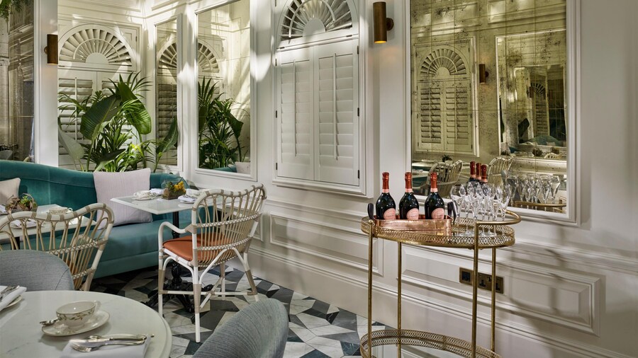 100 Queen's Gate Hotel London Kensington, Curio Collection by Hilton