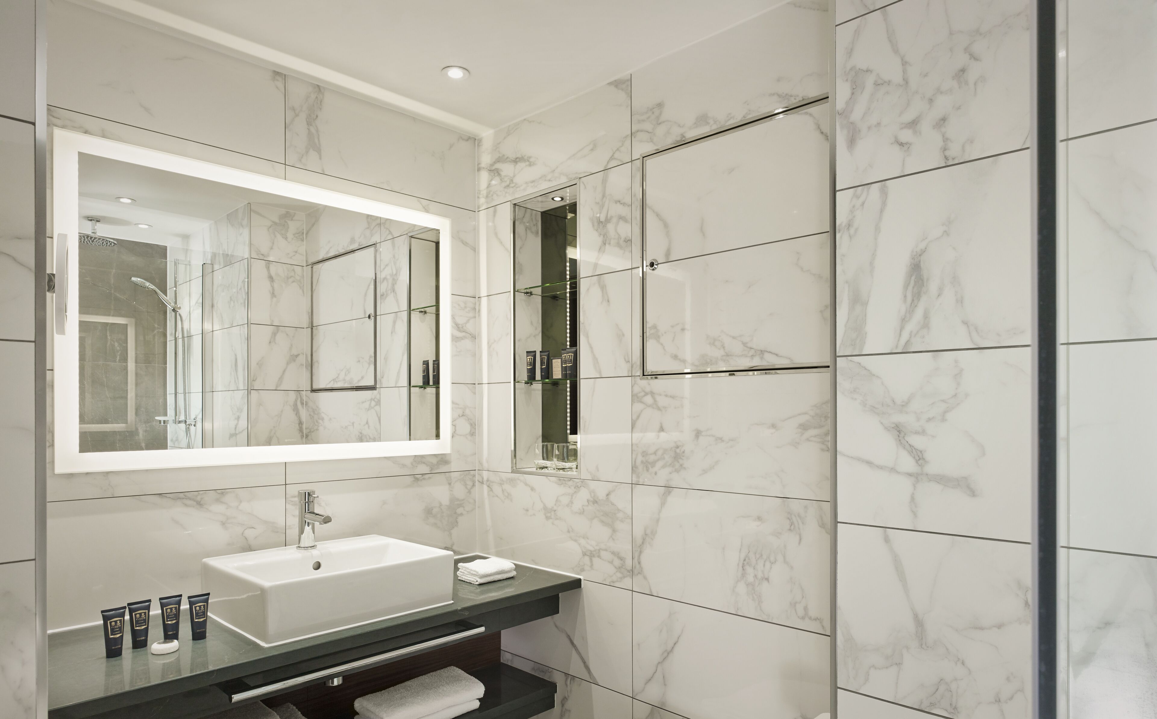 Photo - 100 Queen's Gate Hotel London Kensington, Curio Collection by Hilton