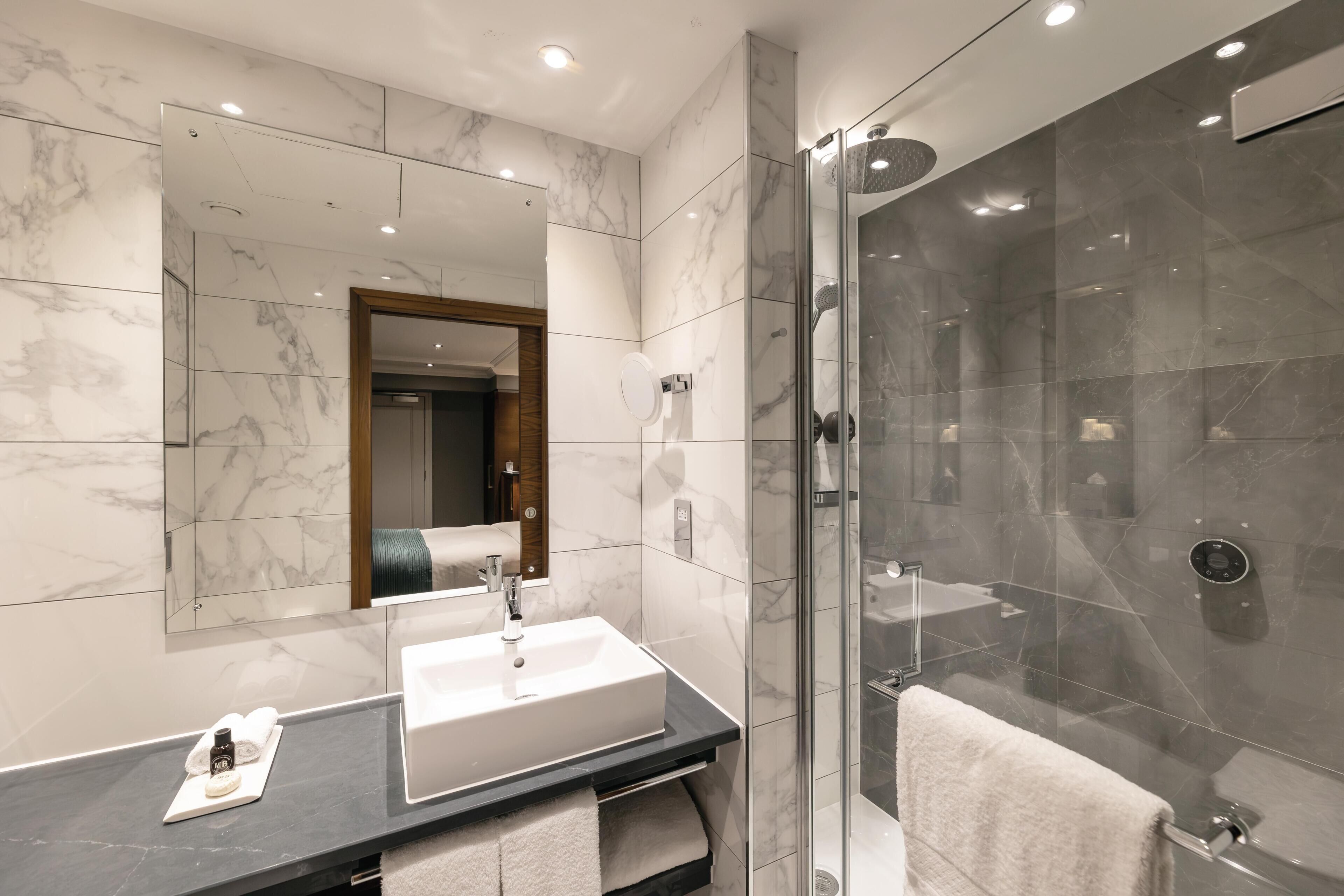 Photo - 100 Queen's Gate Hotel London Kensington, Curio Collection by Hilton