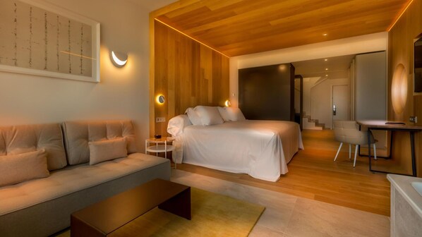 Hypo-allergenic bedding, memory-foam beds, minibar, in-room safe