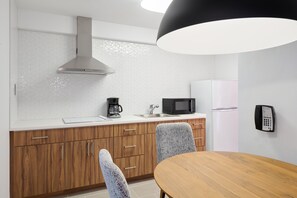 Suite, 2 Bedrooms, Kitchen | Private kitchen