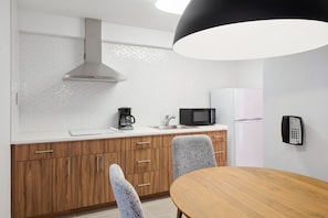 Suite, 2 Bedrooms, Kitchen | Private kitchen