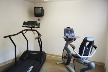 Fitness center at Ilima Hotel