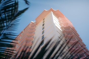 Hotel exterior and entrance at Ilima Hotel