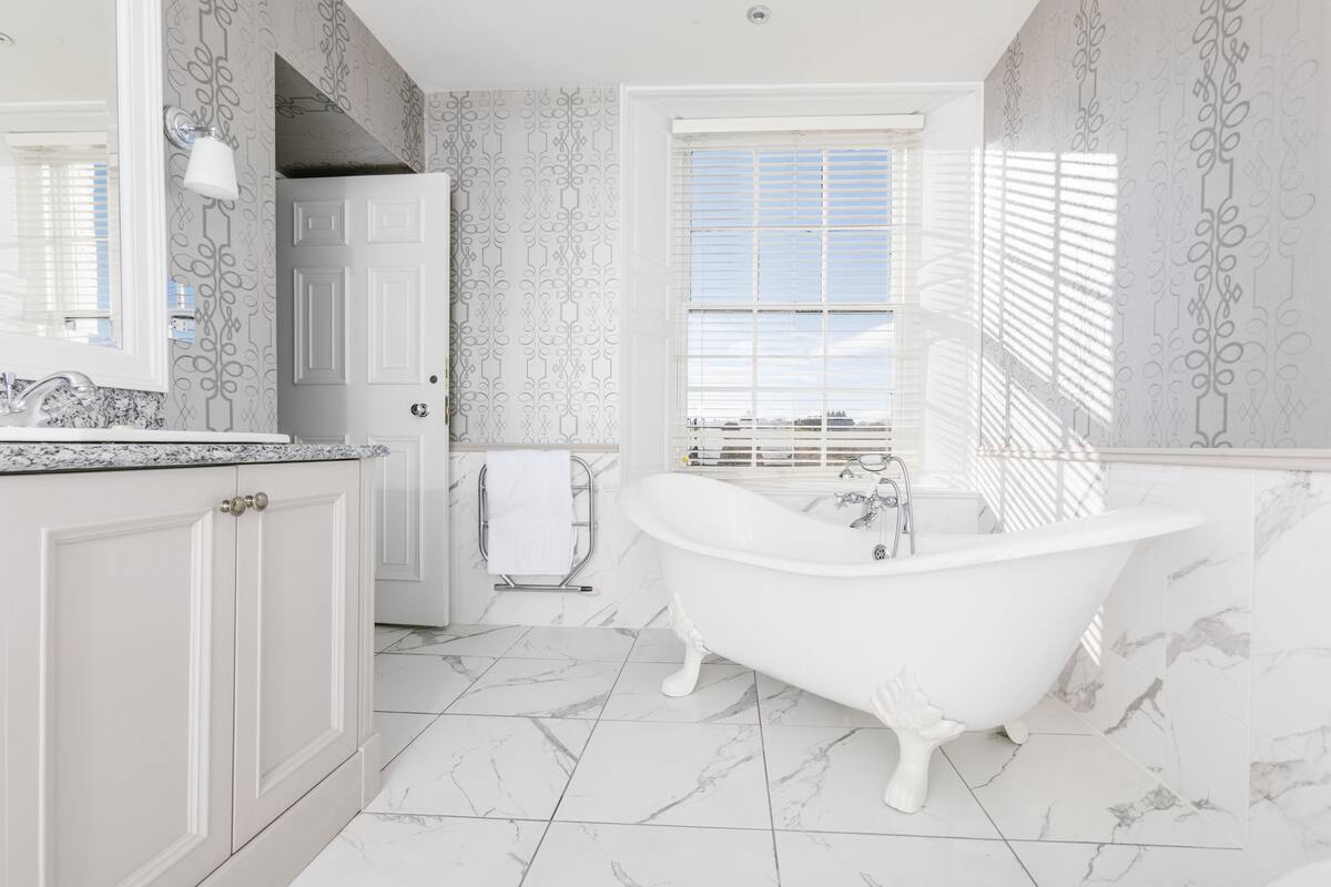 four-poster bedroom | 1 bedroom, premium bedding, desk, iron/ironing board