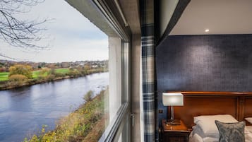 Classic Room, River View | Premium bedding, desk, iron/ironing board, travel crib