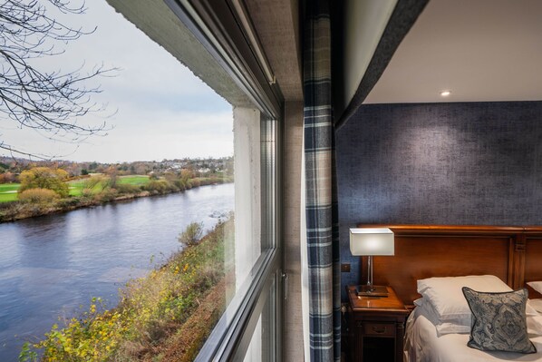 Classic-Zimmer, Flussblick | 1 Schlafzimmer, hochwertige Bettwaren, Schreibtisch