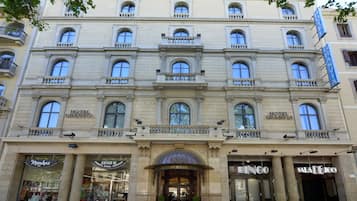 Vista frontal de la propiedad