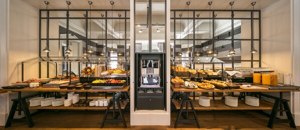Buffet déjeuner (17 EUR par personne)