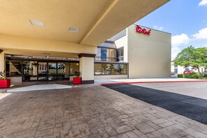 Exterior - Red Roof Inn PLUS+ & Suites Houston - IAH Airport SW (Houston)