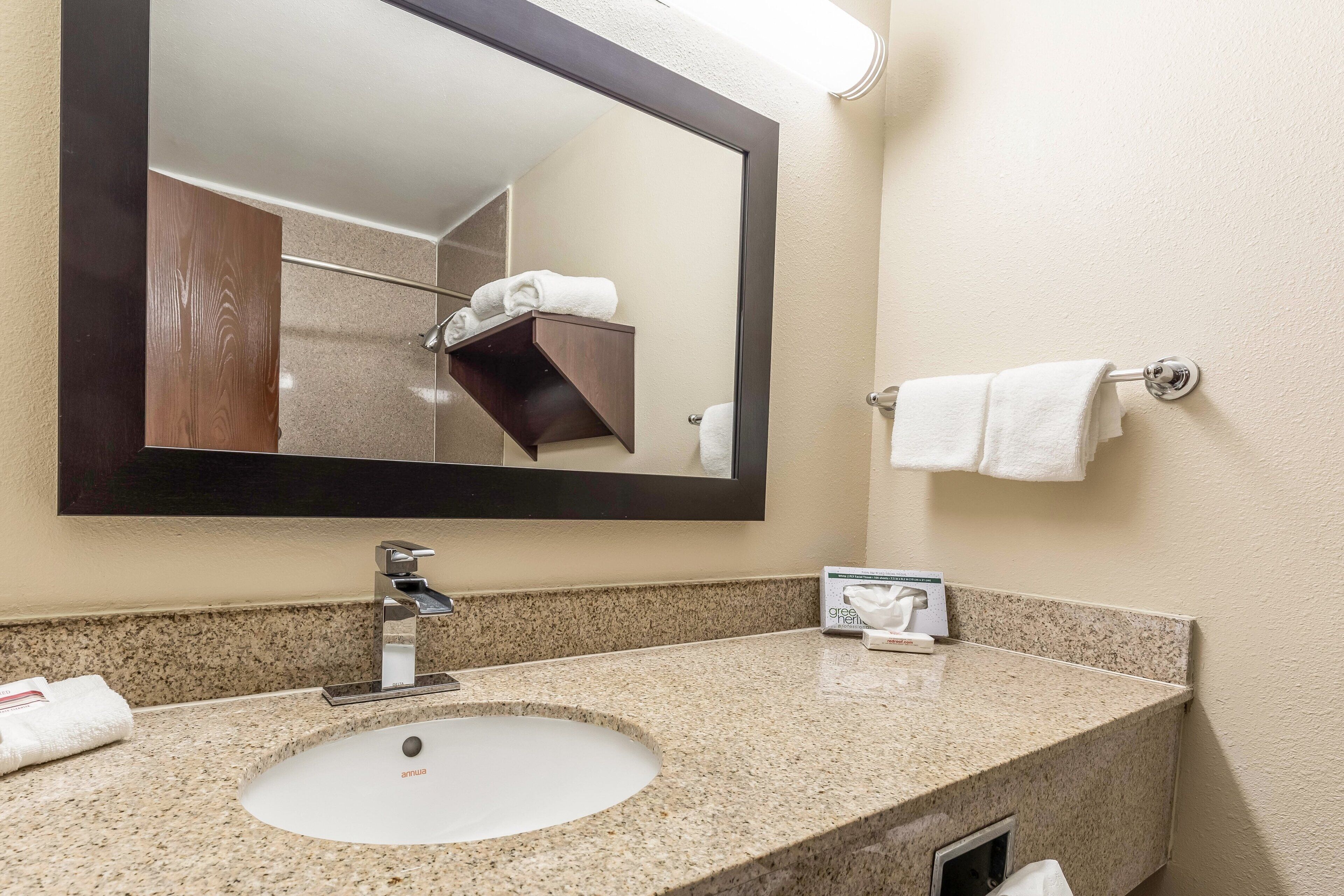Photo - Red Roof Inn PLUS & Suites Houston - IAH Airport SW