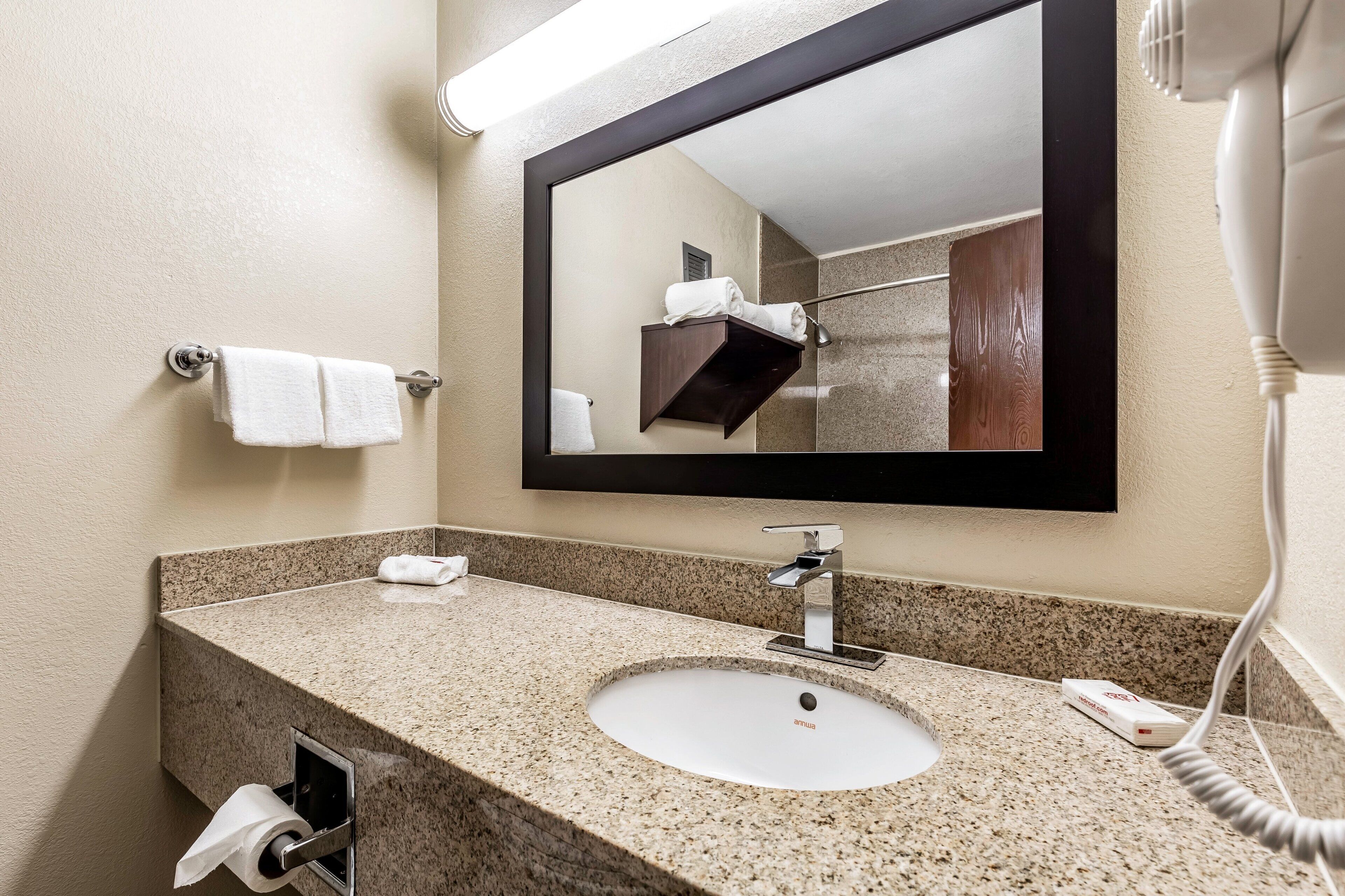 Photo - Red Roof Inn PLUS & Suites Houston - IAH Airport SW