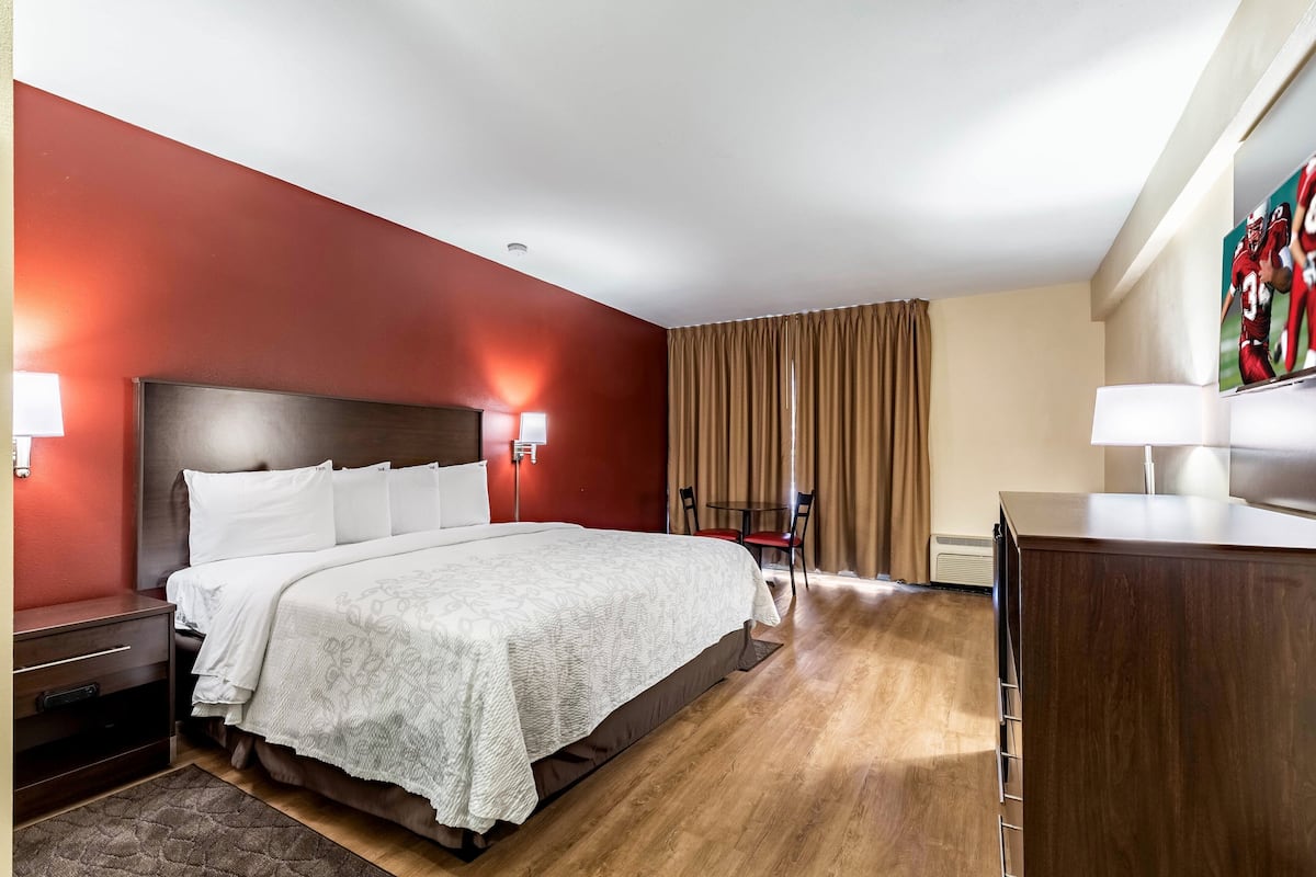 Blackout drapes, free cribs/infant beds, rollaway beds, free WiFi