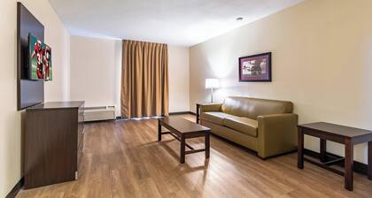 Red Roof Inn PLUS+ & Suites Houston - IAH Airport SW