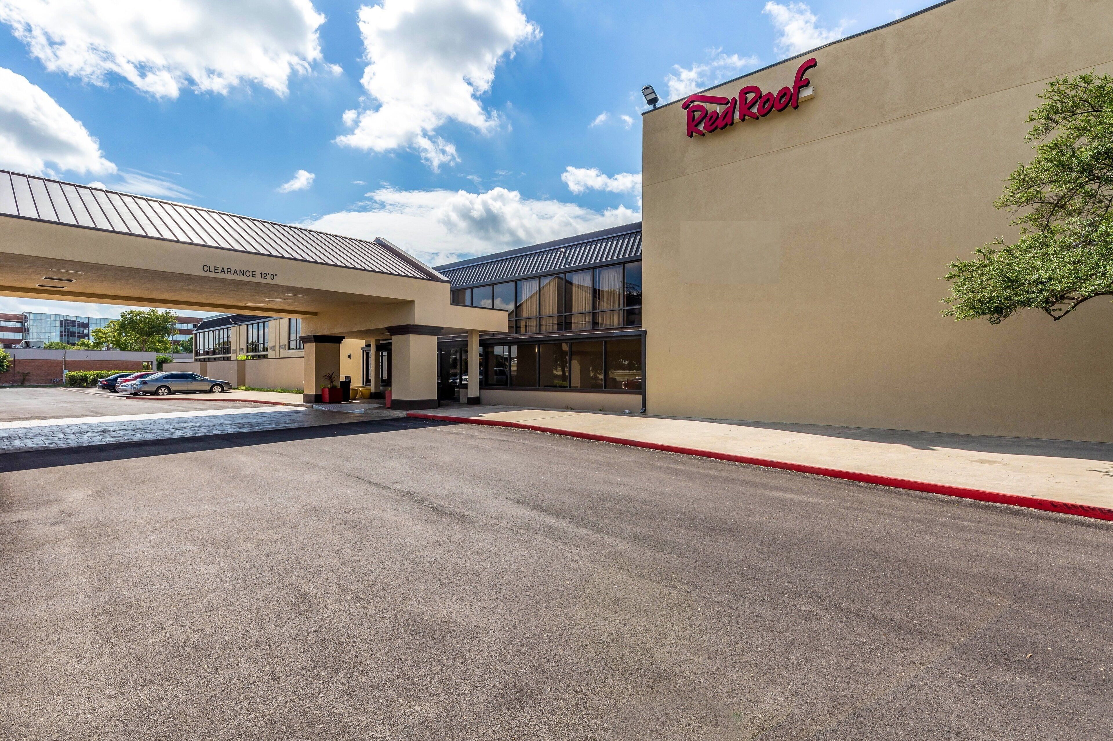 Photo - Red Roof Inn PLUS & Suites Houston - IAH Airport SW
