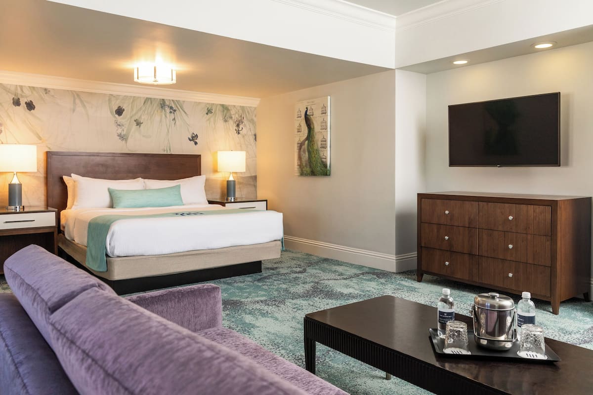 Junior Suite, Scenic View | Premium bedding, in-room safe, desk, laptop workspace