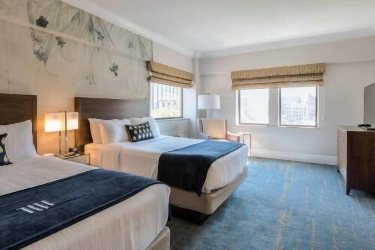 Premium bedding, in-room safe, desk, laptop workspace