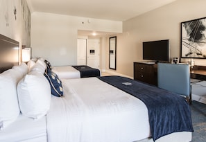 Chambre Deluxe, 2 lits doubles | Literie de qualité supérieure, coffres-forts dans les chambres, bureau