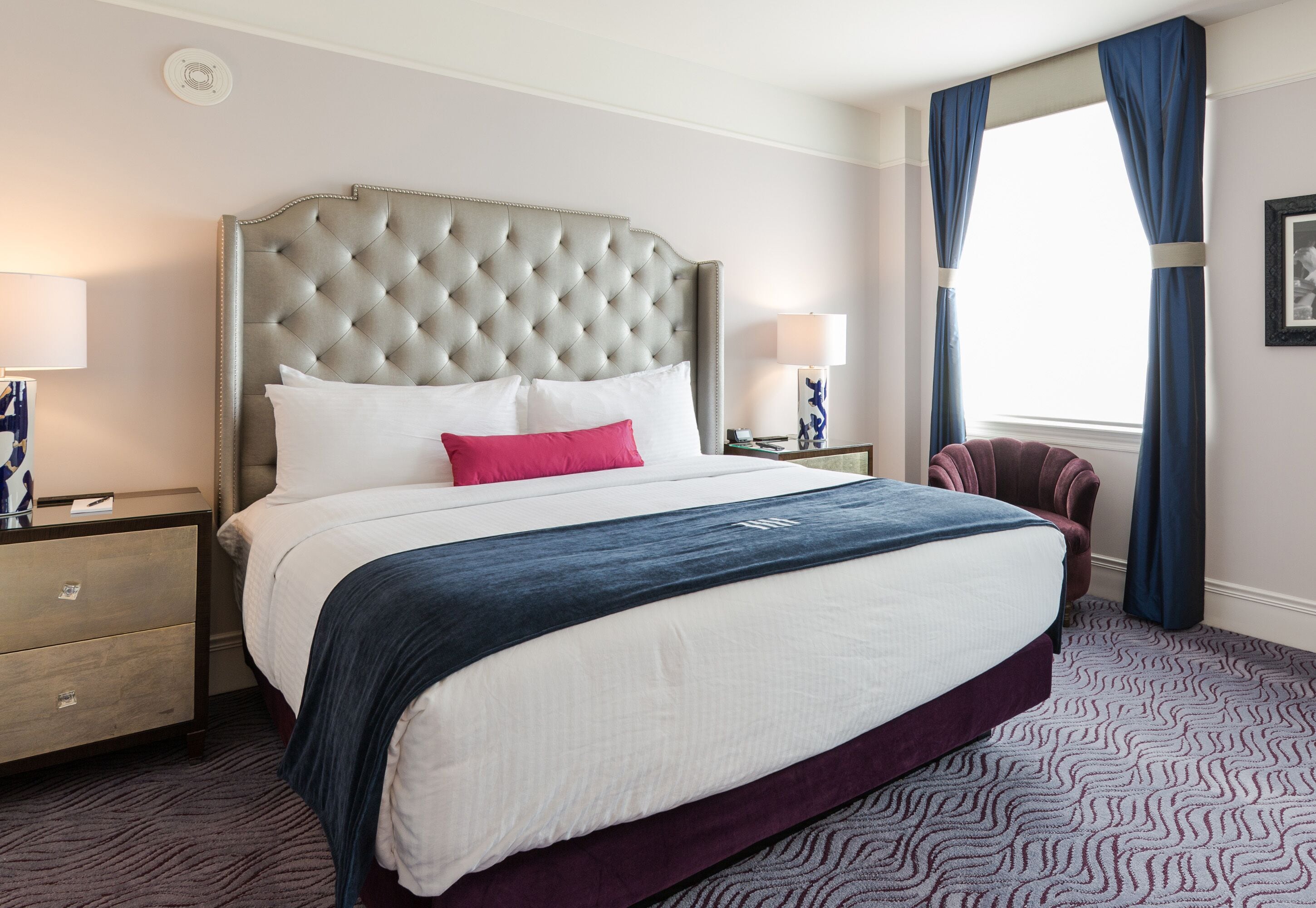 premier room, 1 king bed | 1 bedroom, premium bedding, in-room safe, desk