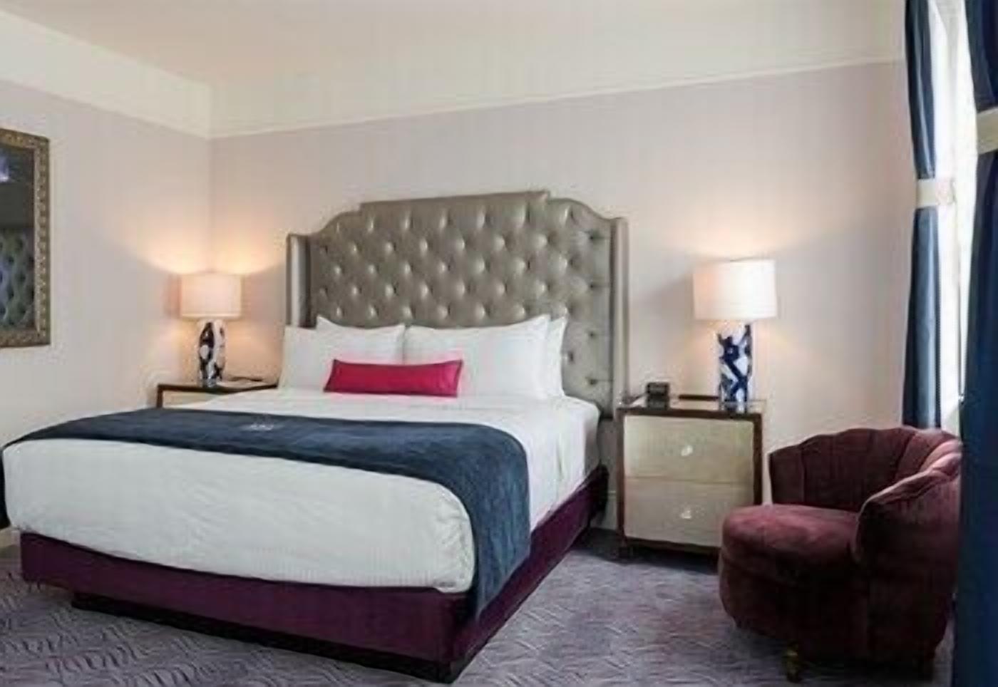 Premium bedding, in-room safe, desk, laptop workspace