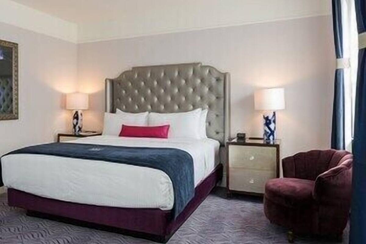 Premium bedding, in-room safe, desk, laptop workspace