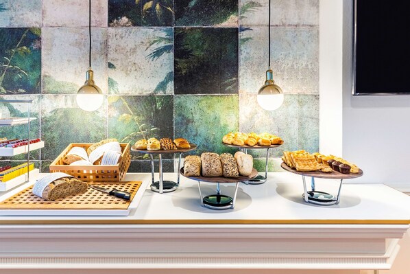 Café da manhã com buffet todos os dias mediante uma taxa