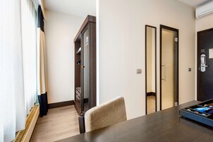 高档床上用品、Select Comfort 床、迷你吧、客房内保险箱