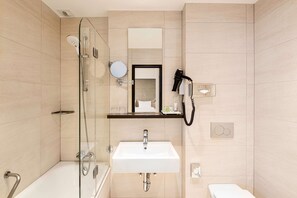 Premium bedding, Select Comfort beds, minibar, in-room safe - NH Brussels Stéphanie (Brussels)