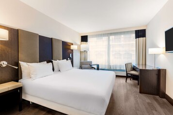 Premium bedding, Select Comfort beds, minibar, in-room safe