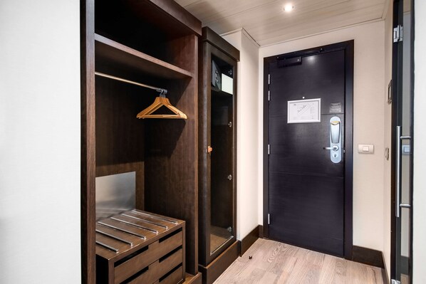 Standard Room | Premium bedding, Select Comfort beds, minibar, in-room safe