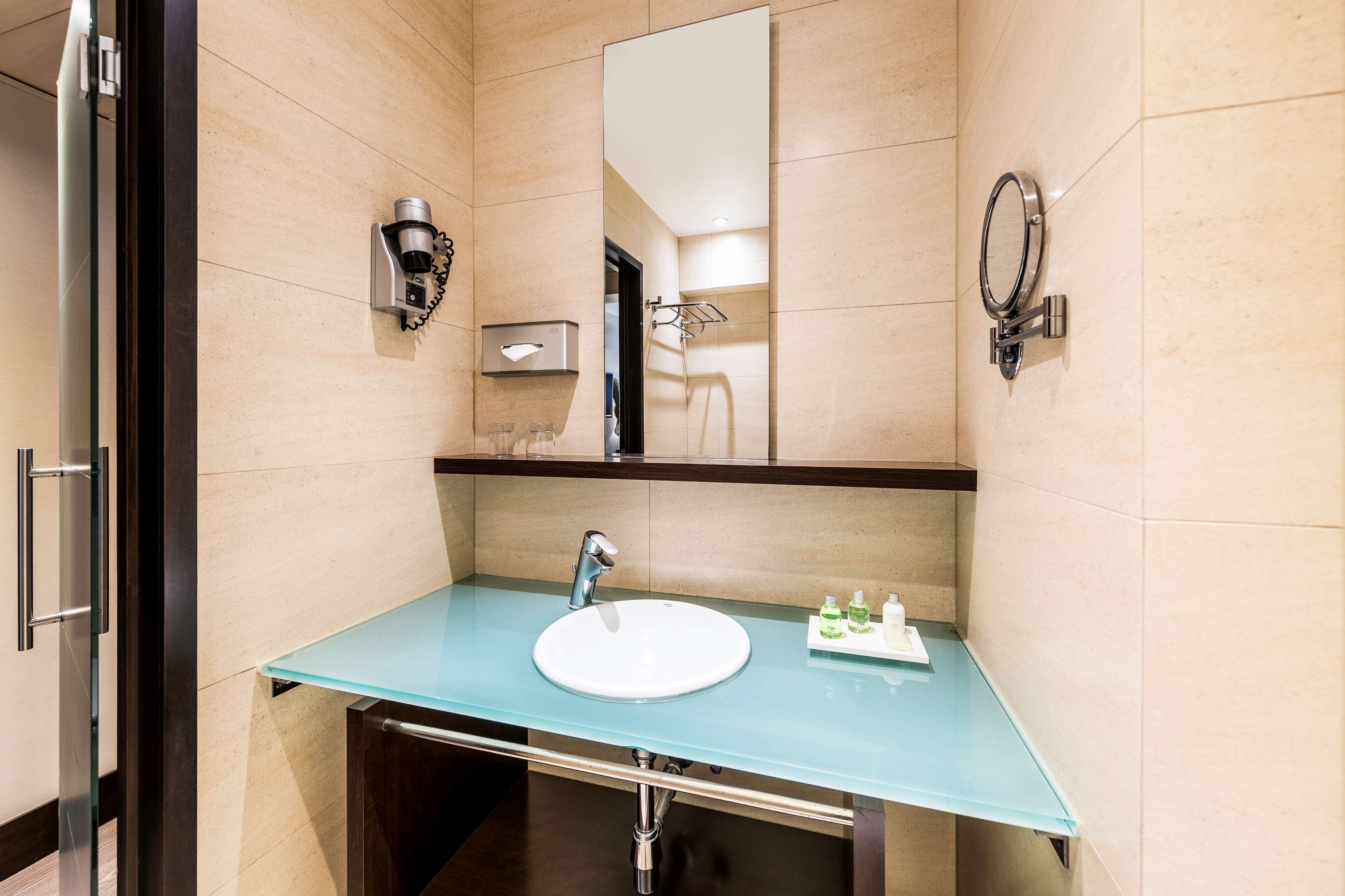 standard room | premium bedding, select comfort beds, minibar, in-room safe