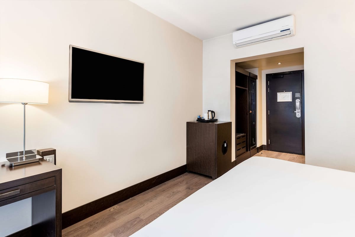 Kamar Standar | Seprai premium, tempat tidur Select Comfort, minibar, dan brankas