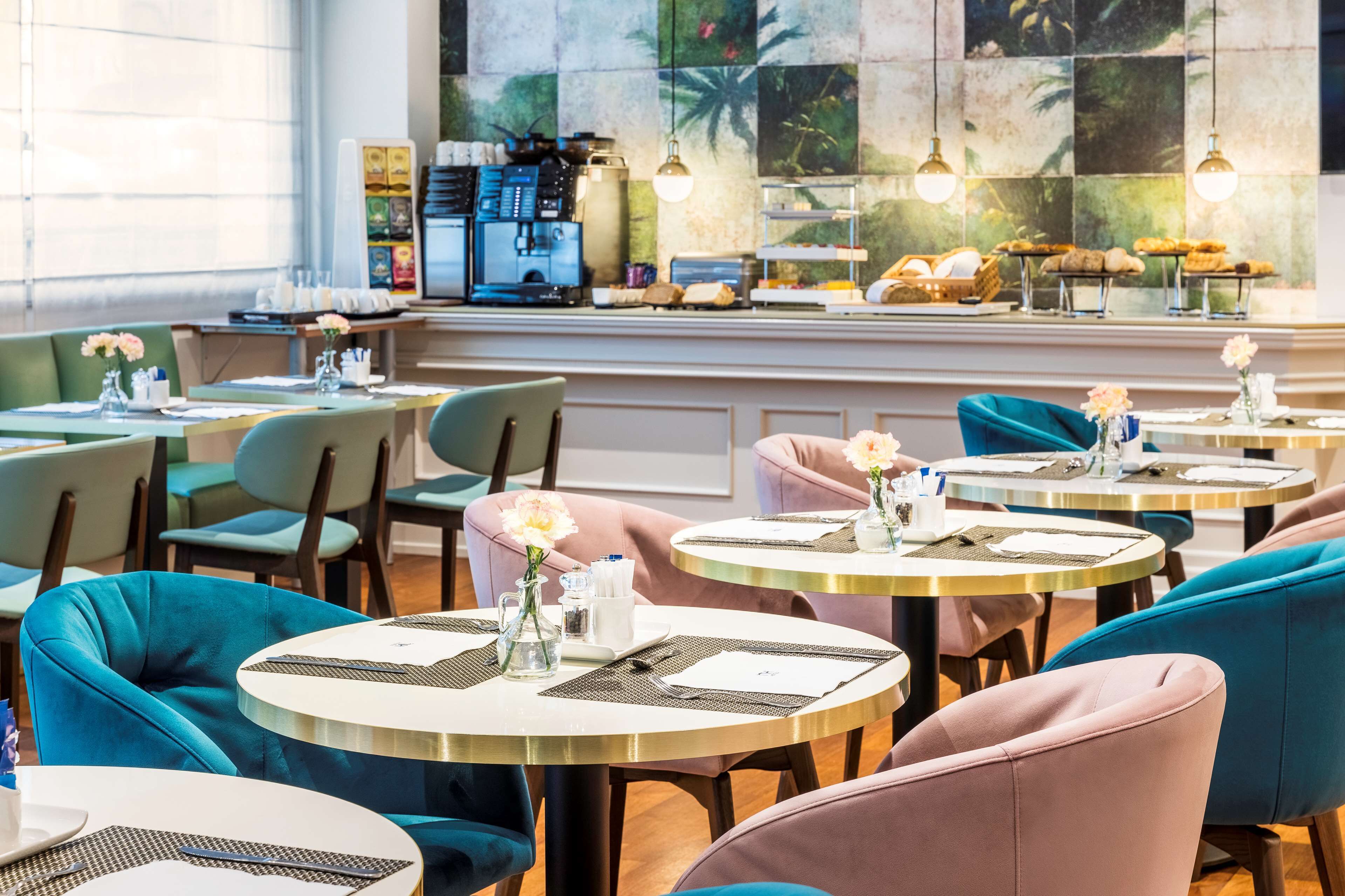 daily buffet breakfast for a fee