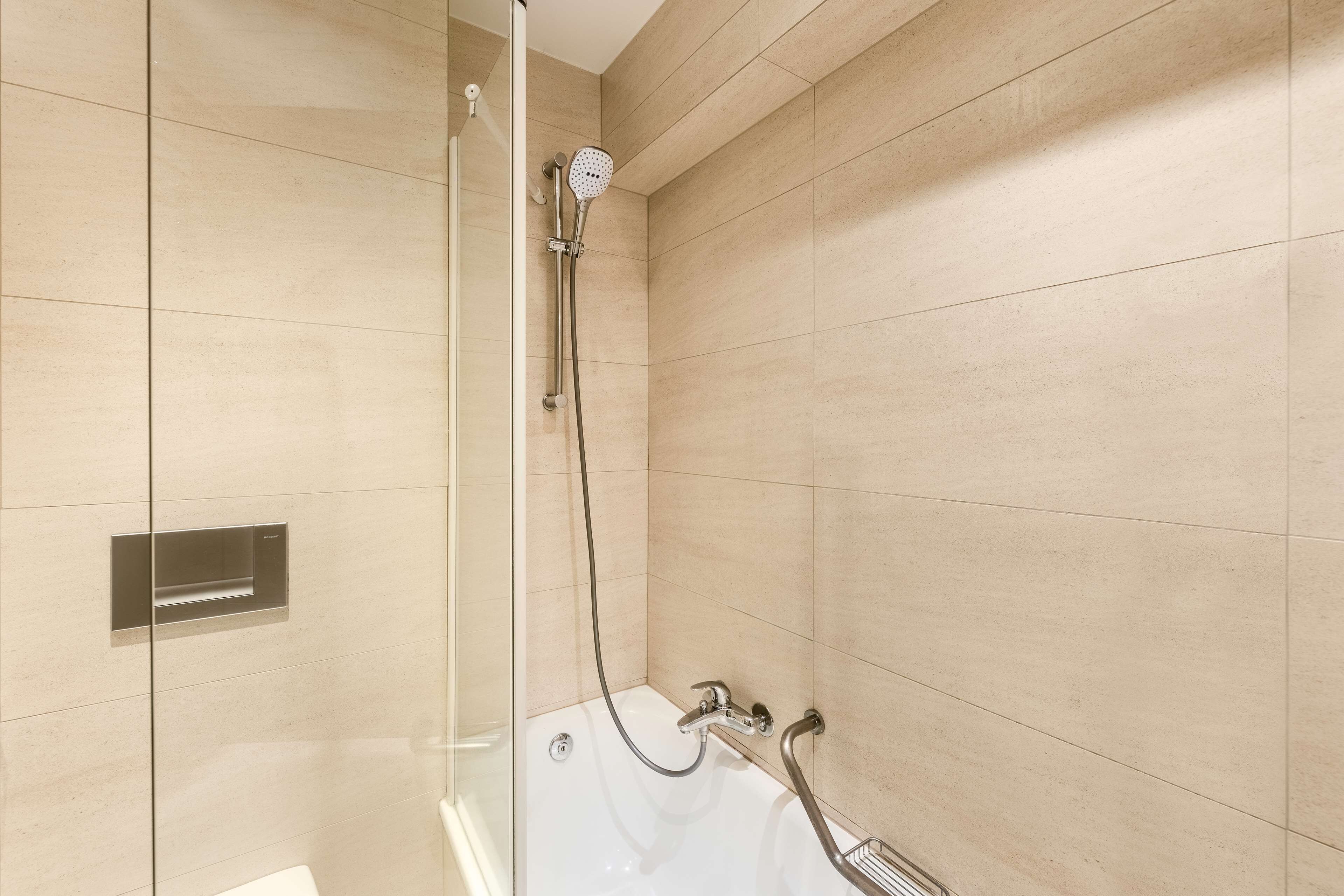standard room | bathroom | bathtub, eco-friendly toiletries, hair dryer, towels