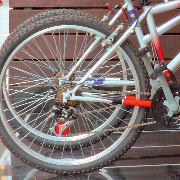 A bicycle with a chain drive and a rear derailleur. - NH Brussels Stéphanie (Brussels)