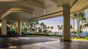 A spacious lobby with a view of the ocean, palm trees, and a modern architectural ceiling. - Renaissance Santo Domingo Jaragua Hotel & Casino (Santo Domingo)