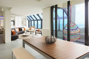 1 bedroom, premium bedding, minibar, in-room safe