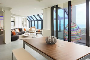 1 bedroom, premium bedding, minibar, in-room safe