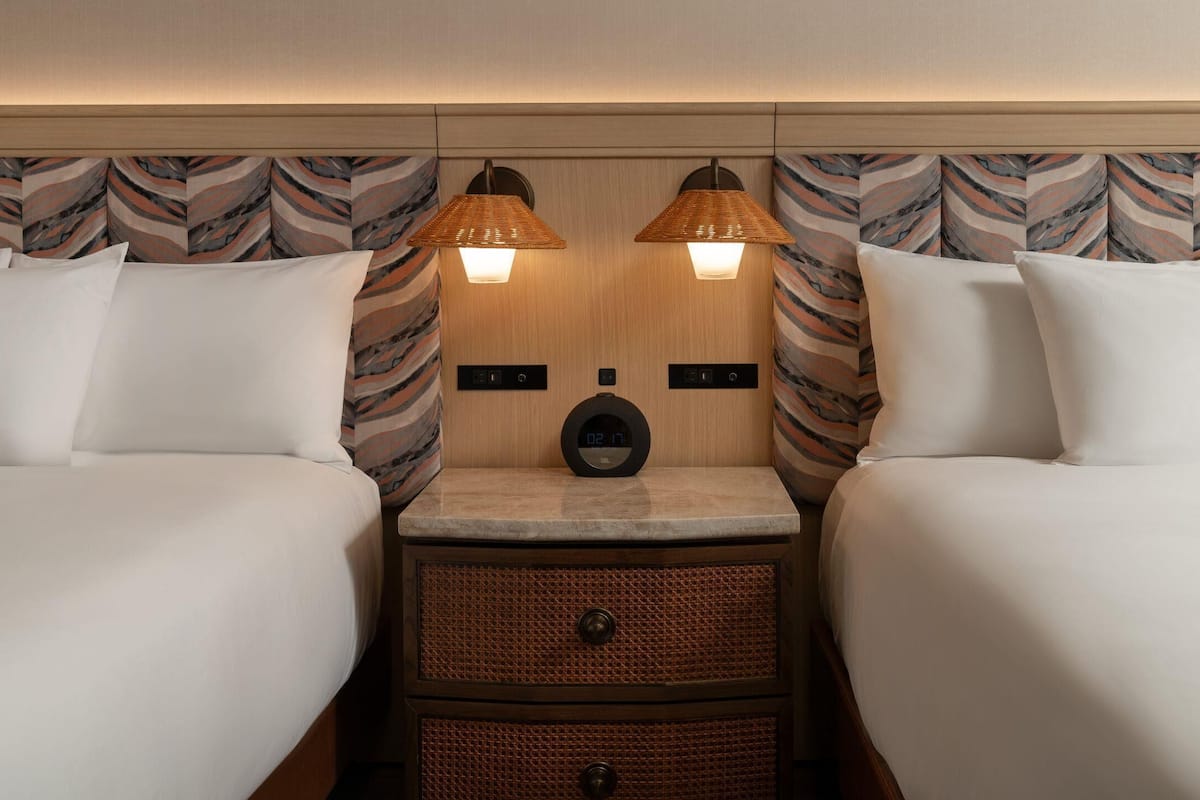 Room, Multiple Beds (1 King & 1 Double)