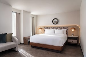 Room, 1 King Bed | Premium bedding, down comforters, pillowtop beds, in-room safe