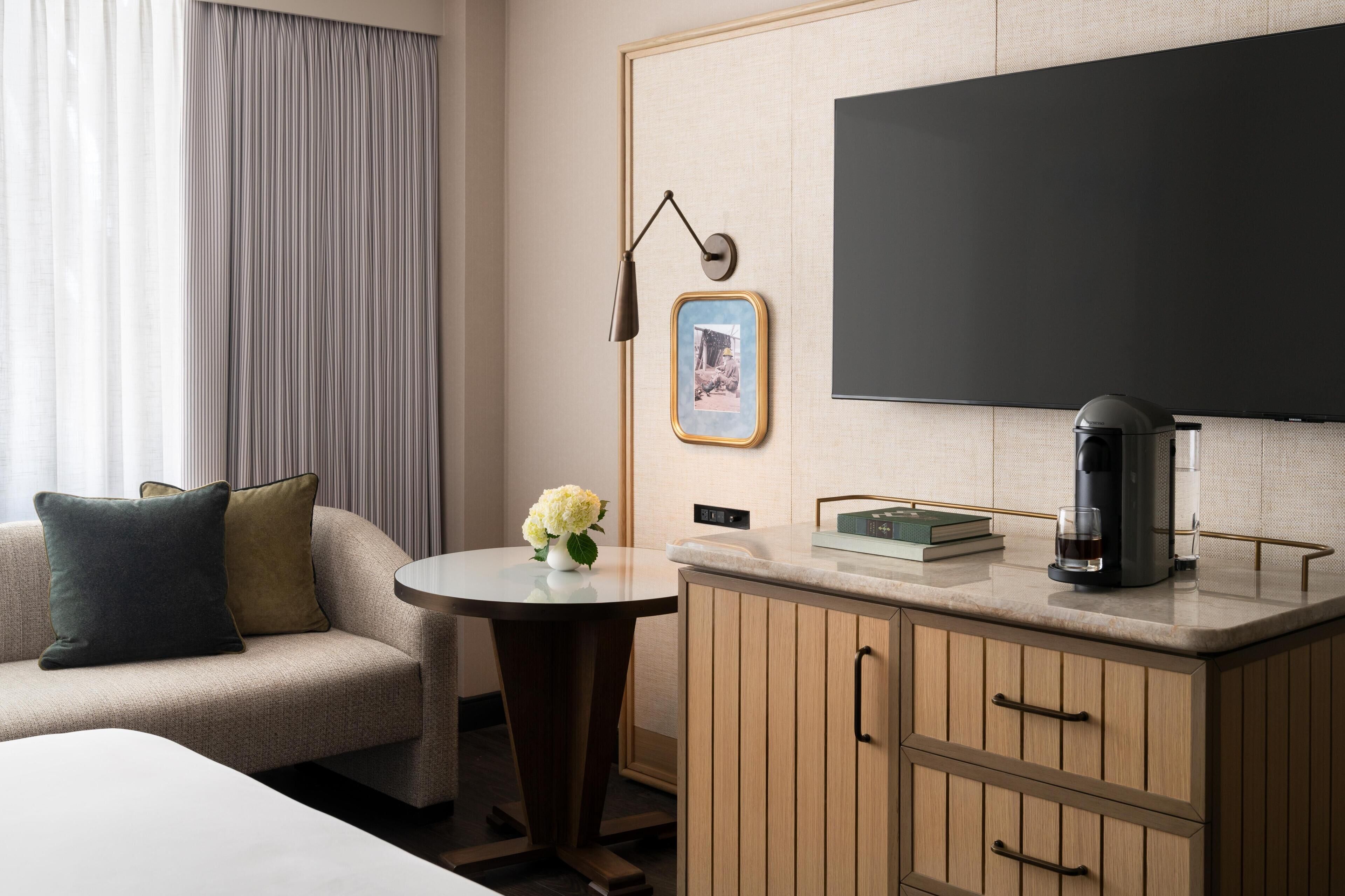 Room, 1 King Bed, Courtyard View